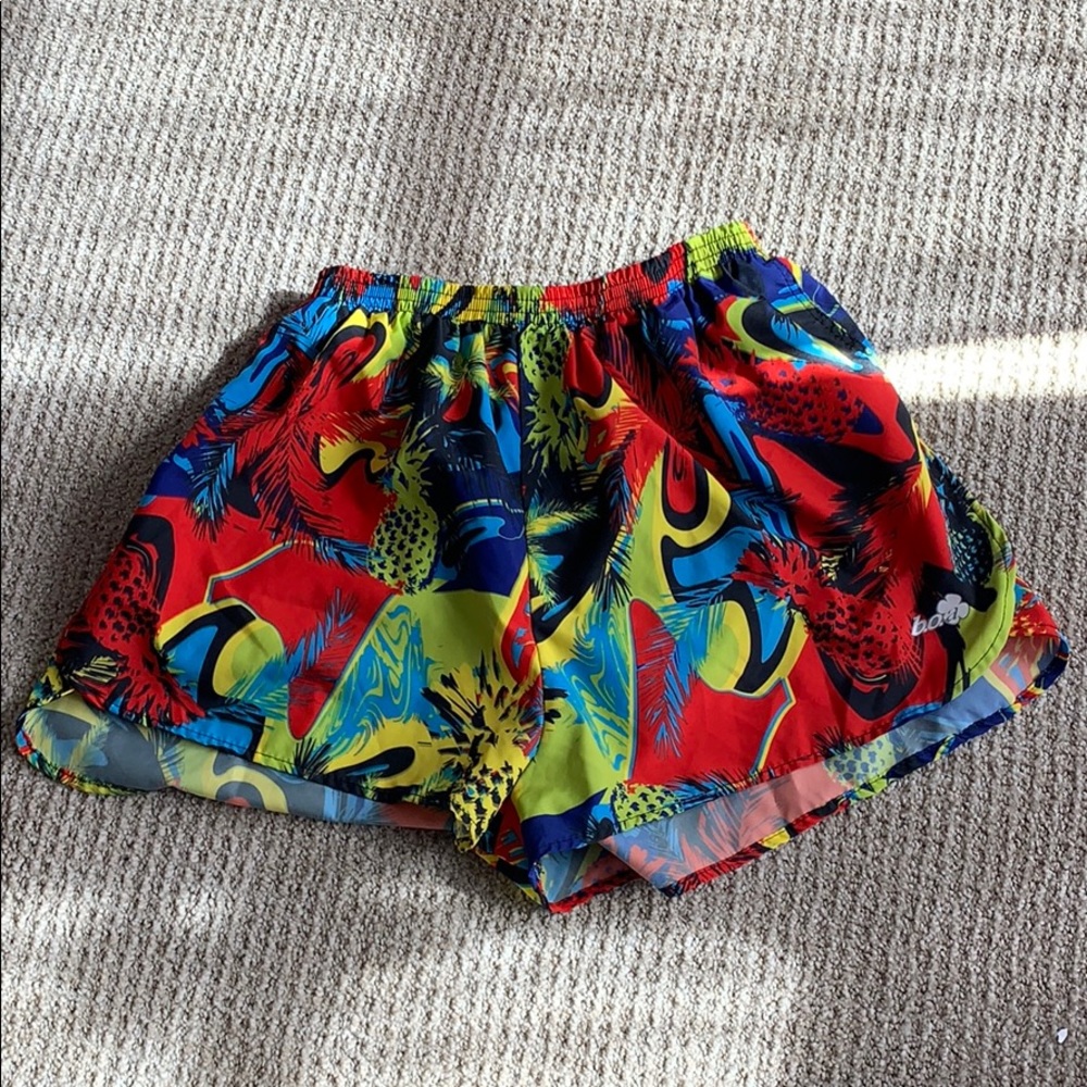 Boa shorts tropical pattern